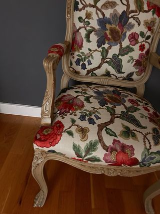 Sillón tapizado floral madera