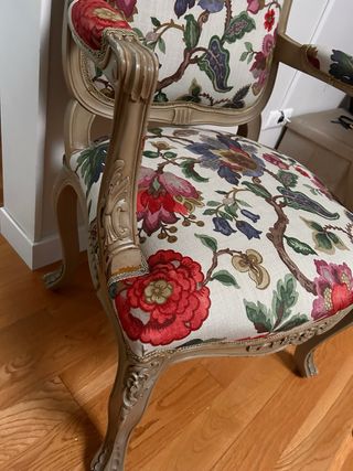 Sillón tapizado floral madera