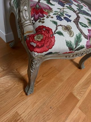 Sillón tapizado floral madera