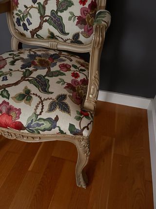 Sillón tapizado floral madera