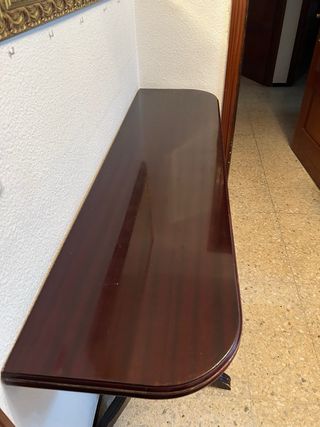 Mesa recibidor de madera oscura