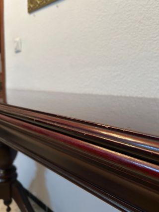 Mesa recibidor de madera oscura