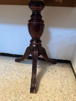 Mesa recibidor de madera oscura