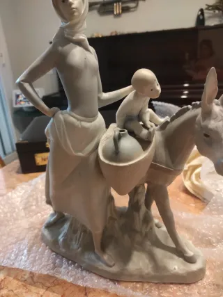 Lladro 2435 M Figura Mujer con burro y niño