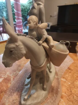 Lladro 2435 M Figura Mujer con burro y niño