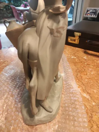 Lladro 2435 M Figura Mujer con burro y niño