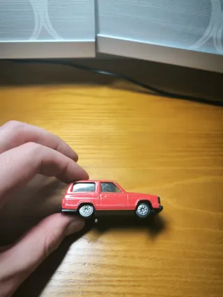 Coche a escala rojo, patrol 4aw de guisval