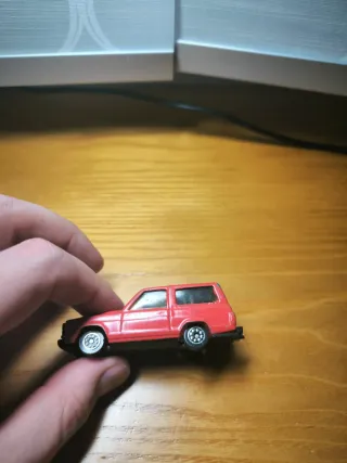 Coche a escala rojo, patrol 4aw de guisval