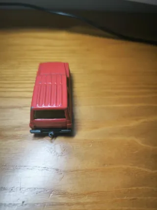 Coche a escala rojo, patrol 4aw de guisval