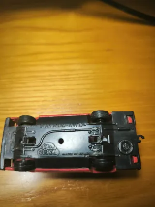 Coche a escala rojo, patrol 4aw de guisval