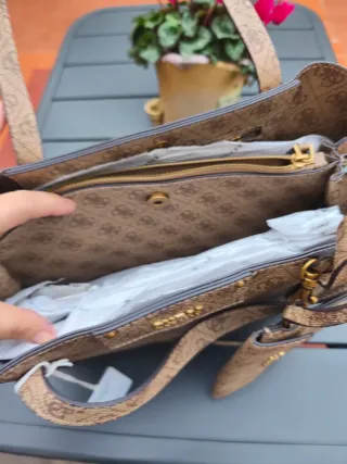 Bolso Guess Marrón y Dorado