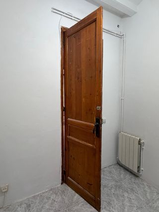 Puerta de madera rústica