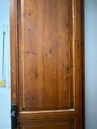 Puerta de madera rústica