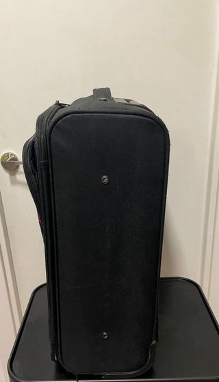 Maleta de cabina pequeña negra
