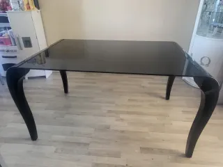 Mesa y módulos de salón