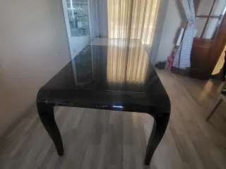 Mesa y módulos de salón