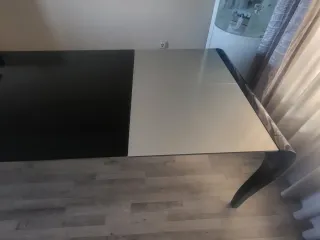 Mesa y módulos de salón