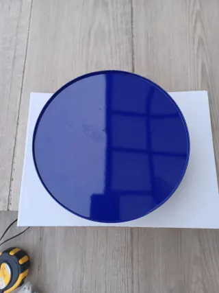 Caja metálica Nivea azul y blanca