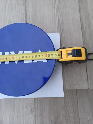 Caja metálica Nivea azul y blanca