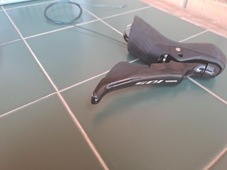 Manetas y Pinzas Shimano 105