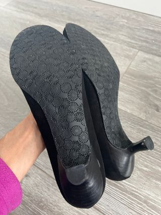 Zapatos de salón de ante negro