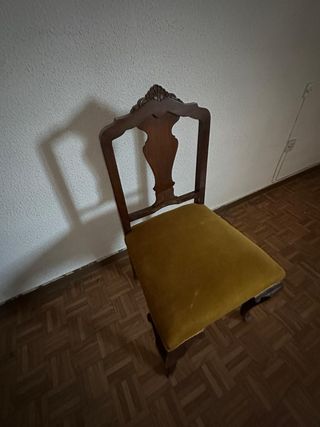 Silla de madera tapizada