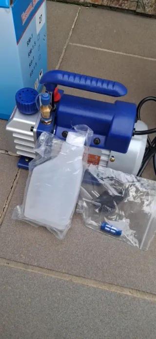 Bomba de Vacío VEVOR con Tanque 12l