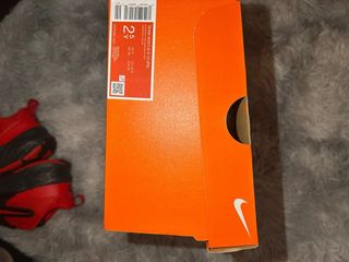 Nike Team Hustle D 10 Rojas y Negras