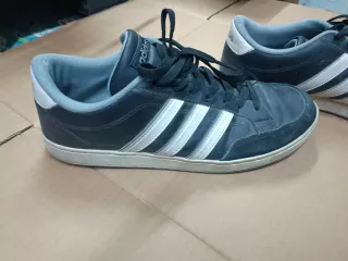 Zapatillas Adidas Negras y Plateadas