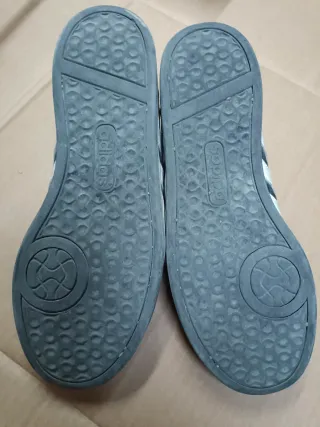 Zapatillas Adidas Negras y Plateadas