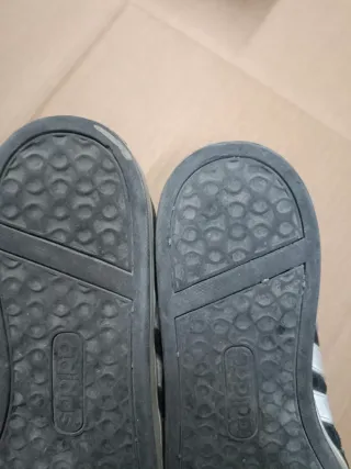 Zapatillas Adidas Negras y Plateadas