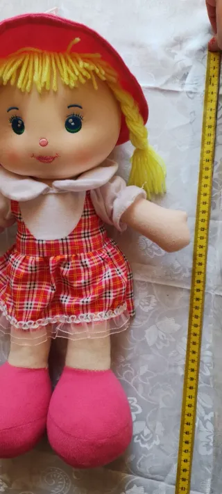 Muñeca de trapo con vestido de cuadros