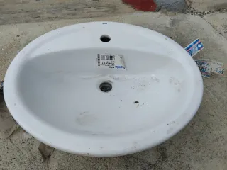 Plato de ducha y lavabo y   Roca.  Lavabo  gal