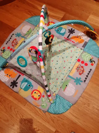 Parque de juegos infantil con gimnasio