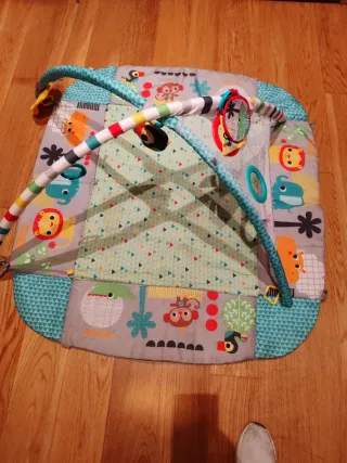 Parque de juegos infantil con gimnasio