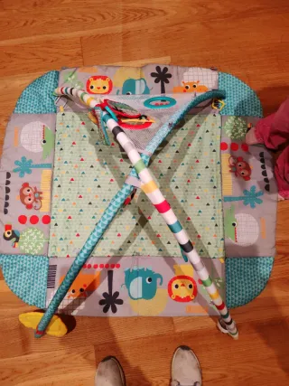 Parque de juegos infantil con gimnasio