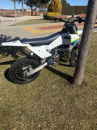 Husqvarna TC 85 2025 Blanca y Amarilla