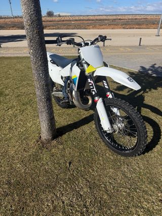 Husqvarna TC 85 2025 Blanca y Amarilla