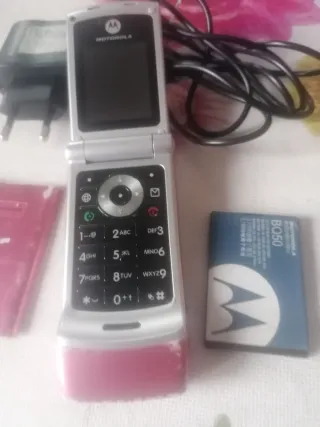 Móvil Motorola V3 Rosa + Cargador + Batería