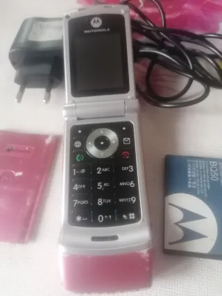 Móvil Motorola V3 Rosa + Cargador + Batería