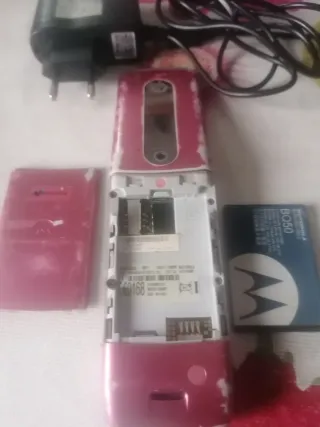 Móvil Motorola V3 Rosa + Cargador + Batería