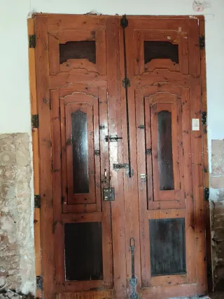 Puerta antigua de madera mobila ( pieza única)