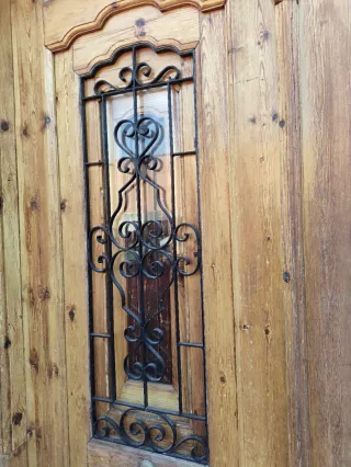 Puerta antigua de madera mobila ( pieza única)