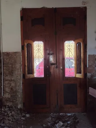 Puerta antigua de madera mobila ( pieza única)