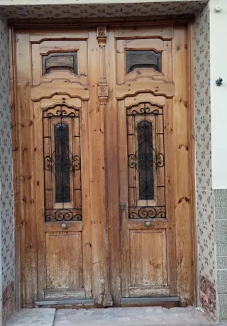 Puerta antigua de madera mobila ( pieza única)