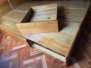 Cama de madera natural marca Cerne