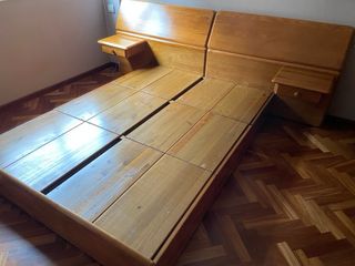 Cama de madera natural marca Cerne
