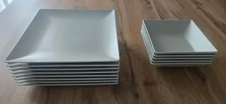 Platos Ikea. 5 hondos 17cms. 8 planos de 26cms...