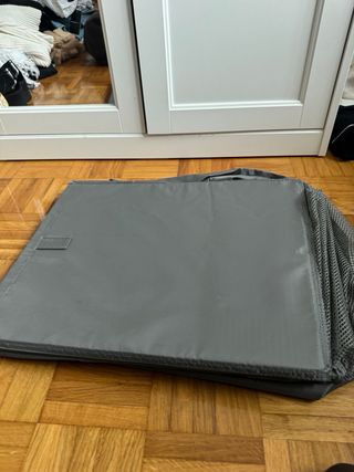 Guardarropa colgante de tela gris