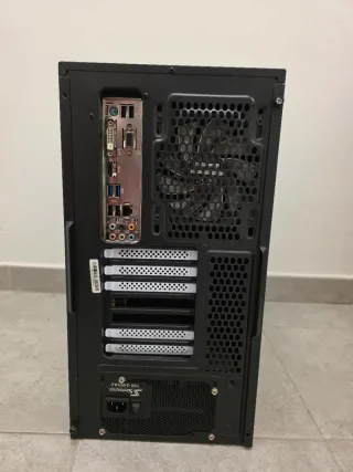 PC Corsair Negro para Render/Juegos